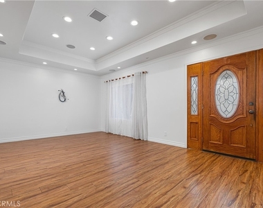 766 N Alexandria - Photo Thumbnail 11