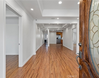 766 N Alexandria - Photo Thumbnail 9
