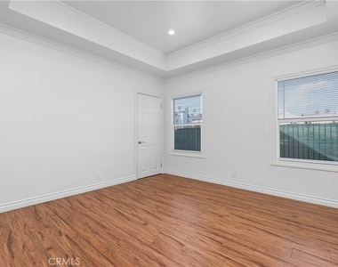 766 N Alexandria - Photo Thumbnail 28