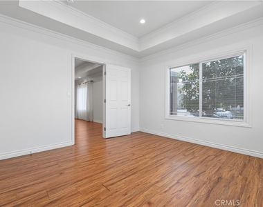 766 N Alexandria - Photo Thumbnail 15