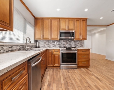 766 N Alexandria - Photo Thumbnail 24