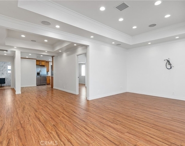 766 N Alexandria - Photo Thumbnail 10
