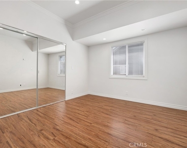766 N Alexandria - Photo Thumbnail 19