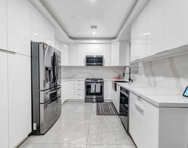 11145 Sunshine Terrace - Photo Thumbnail 9
