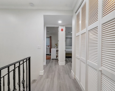 11145 Sunshine Terrace - Photo Thumbnail 29