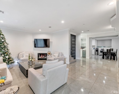 11145 Sunshine Terrace - Photo Thumbnail 13