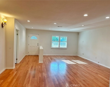 5857 Balcom Avenue - Photo Thumbnail 13