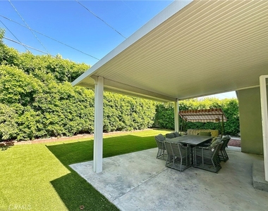 5857 Balcom Avenue - Photo Thumbnail 24