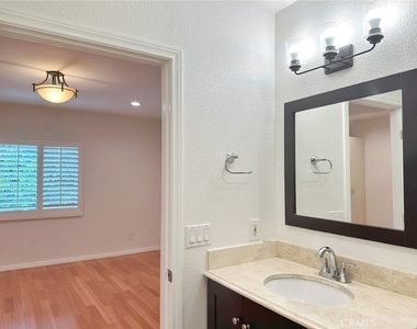 5857 Balcom Avenue - Photo Thumbnail 19