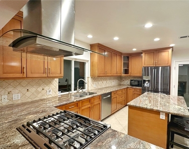 5857 Balcom Avenue - Photo Thumbnail 7