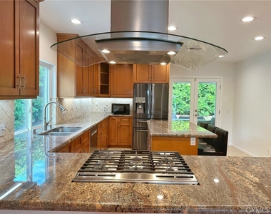 5857 Balcom Avenue - Photo Thumbnail 9