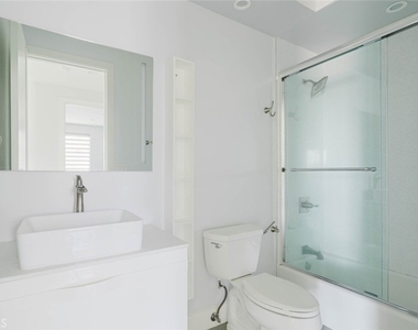 4418 1/2 Kingswell Avenue - Photo Thumbnail 24