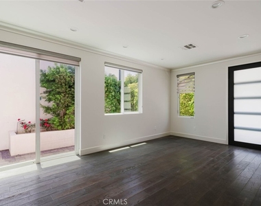 4418 1/2 Kingswell Avenue - Photo Thumbnail 7
