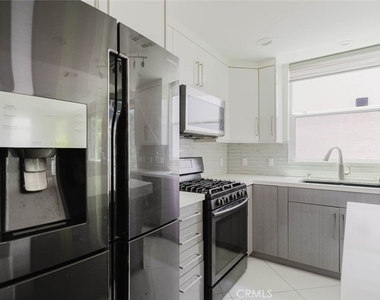 4418 1/2 Kingswell Avenue - Photo Thumbnail 14