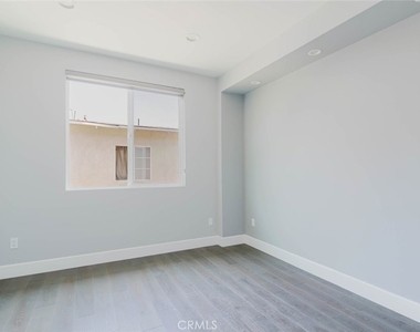 4418 1/2 Kingswell Avenue - Photo Thumbnail 15