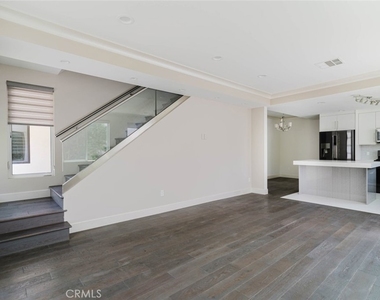 4418 1/2 Kingswell Avenue - Photo Thumbnail 6