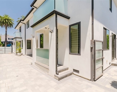 4418 1/2 Kingswell Avenue - Photo Thumbnail 1