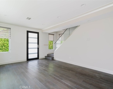 4418 1/2 Kingswell Avenue - Photo Thumbnail 8