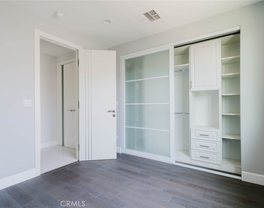 4418 1/2 Kingswell Avenue - Photo Thumbnail 16