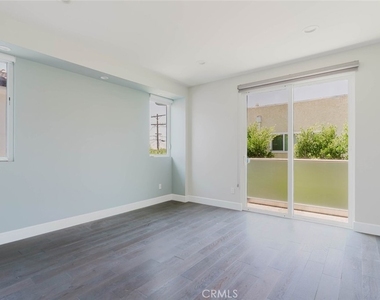 4418 1/2 Kingswell Avenue - Photo Thumbnail 19