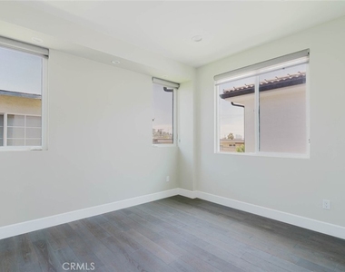 4418 1/2 Kingswell Avenue - Photo Thumbnail 17
