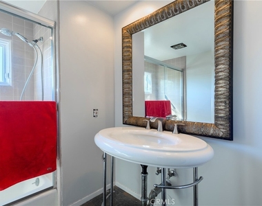 3633 Willowcrest Avenue - Photo Thumbnail 15