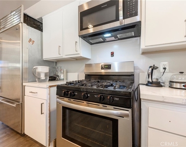 3633 Willowcrest Avenue - Photo Thumbnail 12