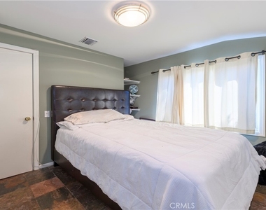 3633 Willowcrest Avenue - Photo Thumbnail 16