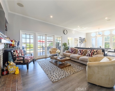 3633 Willowcrest Avenue - Photo Thumbnail 2