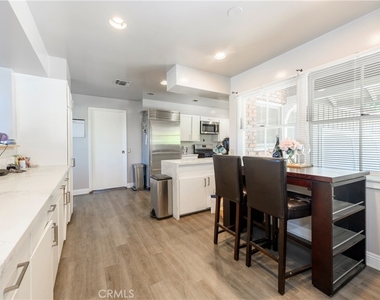 3633 Willowcrest Avenue - Photo Thumbnail 8
