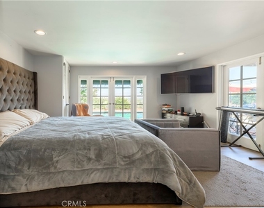 3633 Willowcrest Avenue - Photo Thumbnail 18