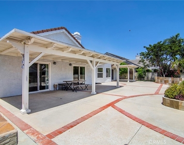 9618 Kentland Avenue - Photo Thumbnail 32