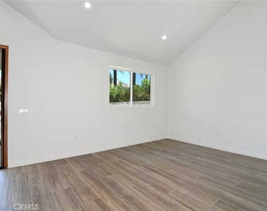 9618 Kentland Avenue - Photo Thumbnail 20