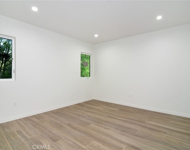 9618 Kentland Avenue - Photo Thumbnail 21