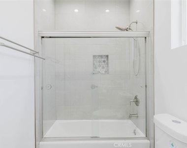 17908 Califa Street - Photo Thumbnail 28