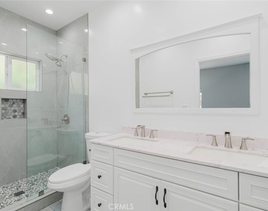 17908 Califa Street - Photo Thumbnail 30