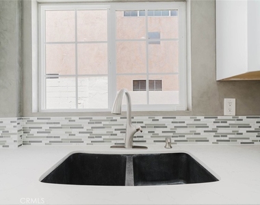17908 Califa Street - Photo Thumbnail 16
