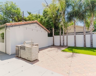 17908 Califa Street - Photo Thumbnail 35