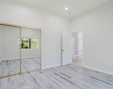 17908 Califa Street - Photo Thumbnail 18