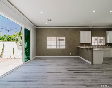 17908 Califa Street - Photo Thumbnail 10
