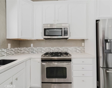 17908 Califa Street - Photo Thumbnail 15