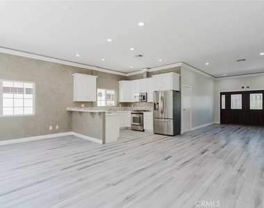 17908 Califa Street - Photo Thumbnail 11
