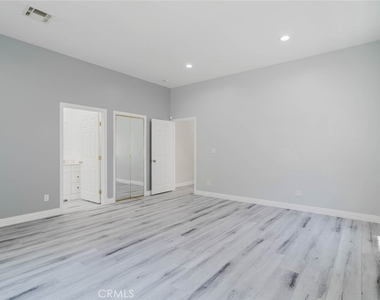 17908 Califa Street - Photo Thumbnail 24