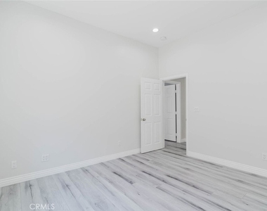 17908 Califa Street - Photo Thumbnail 22