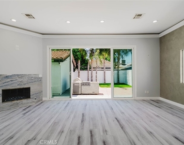 17908 Califa Street - Photo Thumbnail 8
