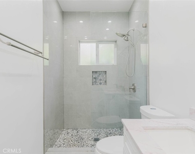 17908 Califa Street - Photo Thumbnail 31