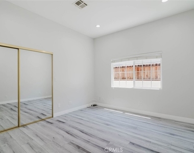 17908 Califa Street - Photo Thumbnail 19