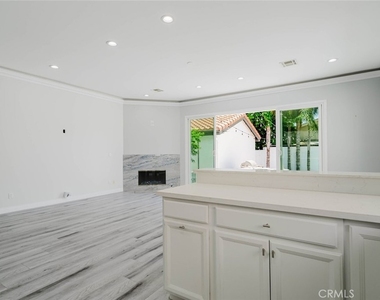 17908 Califa Street - Photo Thumbnail 17