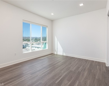 6800 Variel Avenue - Photo Thumbnail 27