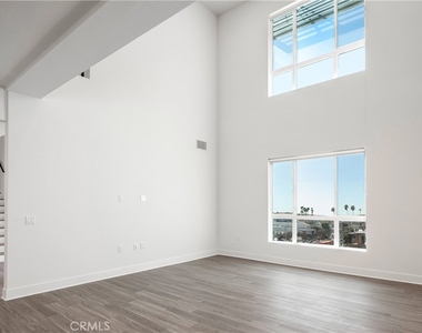 6800 Variel Avenue - Photo Thumbnail 22